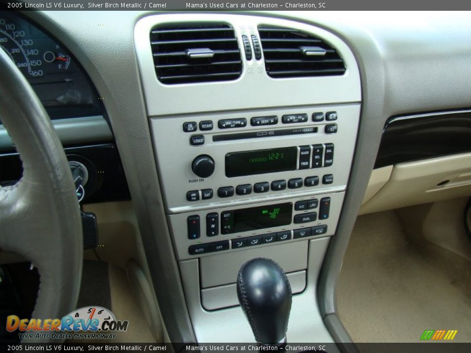 Controls of 2005 Lincoln LS V6 Luxury Photo #17