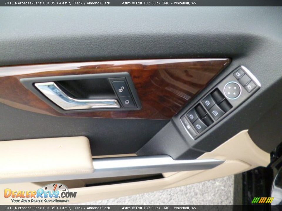 2011 Mercedes-Benz GLK 350 4Matic Black / Almond/Black Photo #18