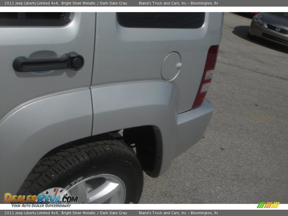 2011 Jeep Liberty Limited 4x4 Bright Silver Metallic / Dark Slate Gray Photo #10