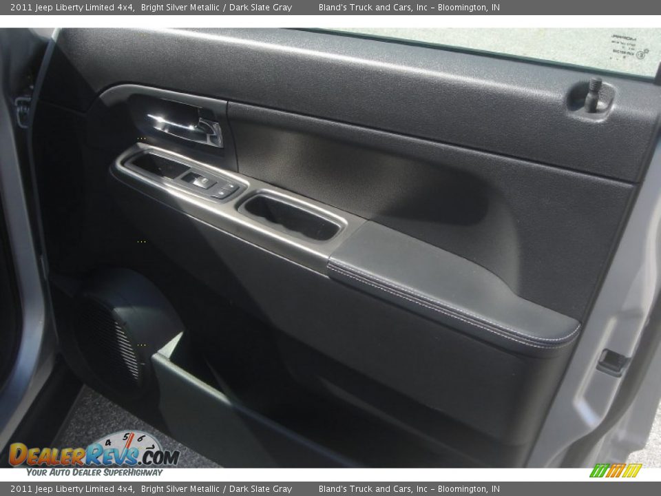 2011 Jeep Liberty Limited 4x4 Bright Silver Metallic / Dark Slate Gray Photo #13