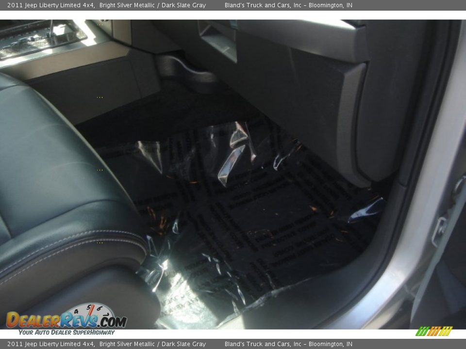 2011 Jeep Liberty Limited 4x4 Bright Silver Metallic / Dark Slate Gray Photo #15