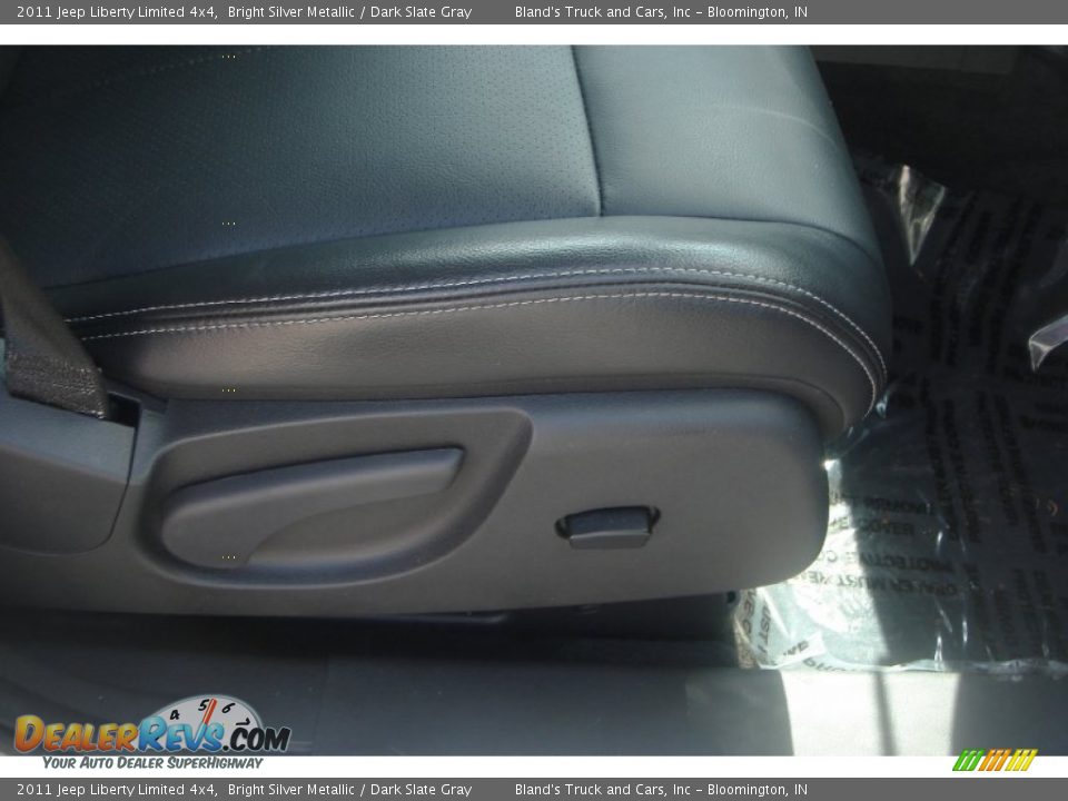 2011 Jeep Liberty Limited 4x4 Bright Silver Metallic / Dark Slate Gray Photo #16