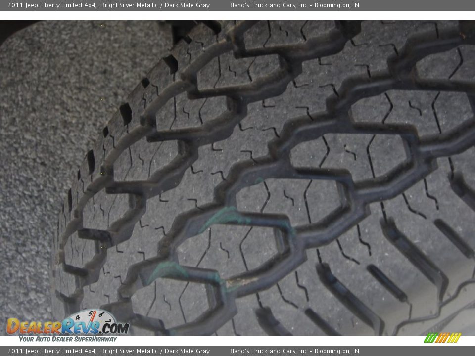 2011 Jeep Liberty Limited 4x4 Bright Silver Metallic / Dark Slate Gray Photo #27