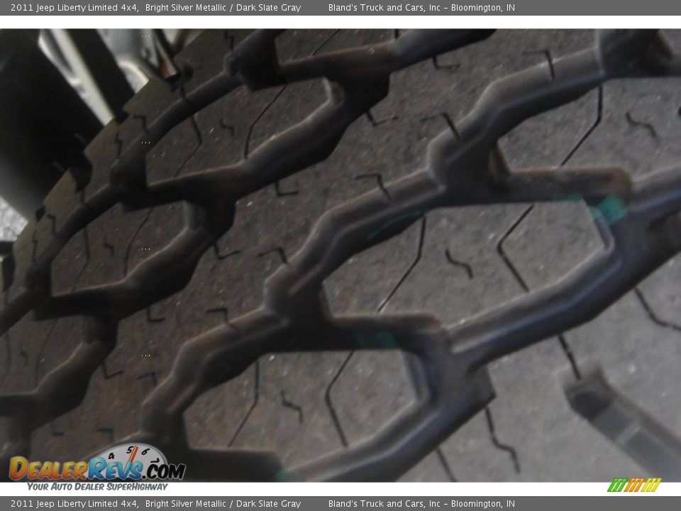 2011 Jeep Liberty Limited 4x4 Bright Silver Metallic / Dark Slate Gray Photo #28