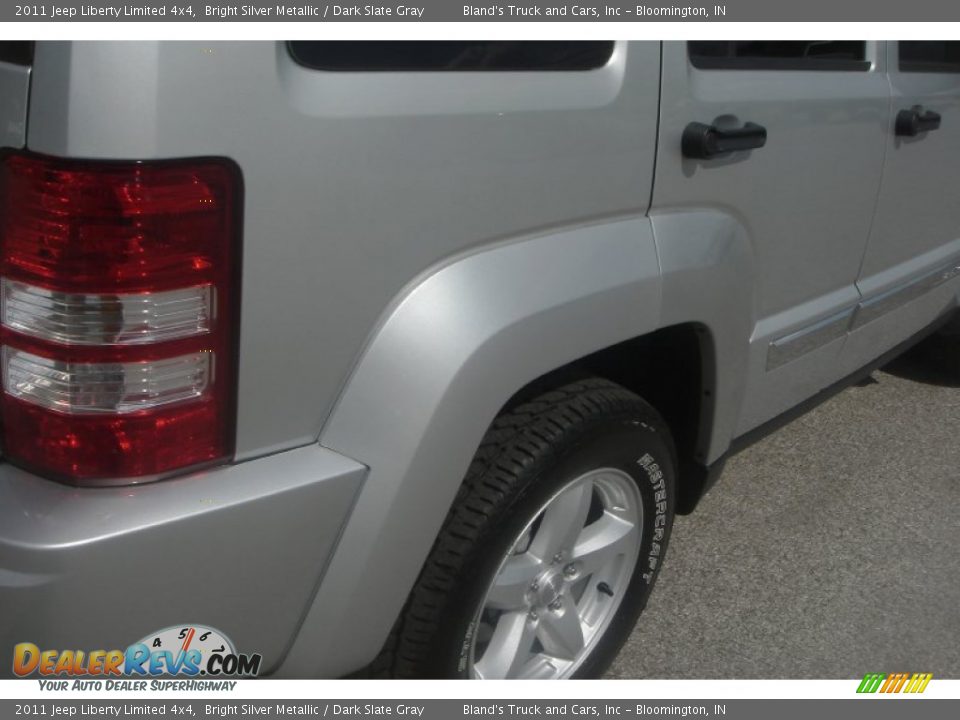 2011 Jeep Liberty Limited 4x4 Bright Silver Metallic / Dark Slate Gray Photo #33