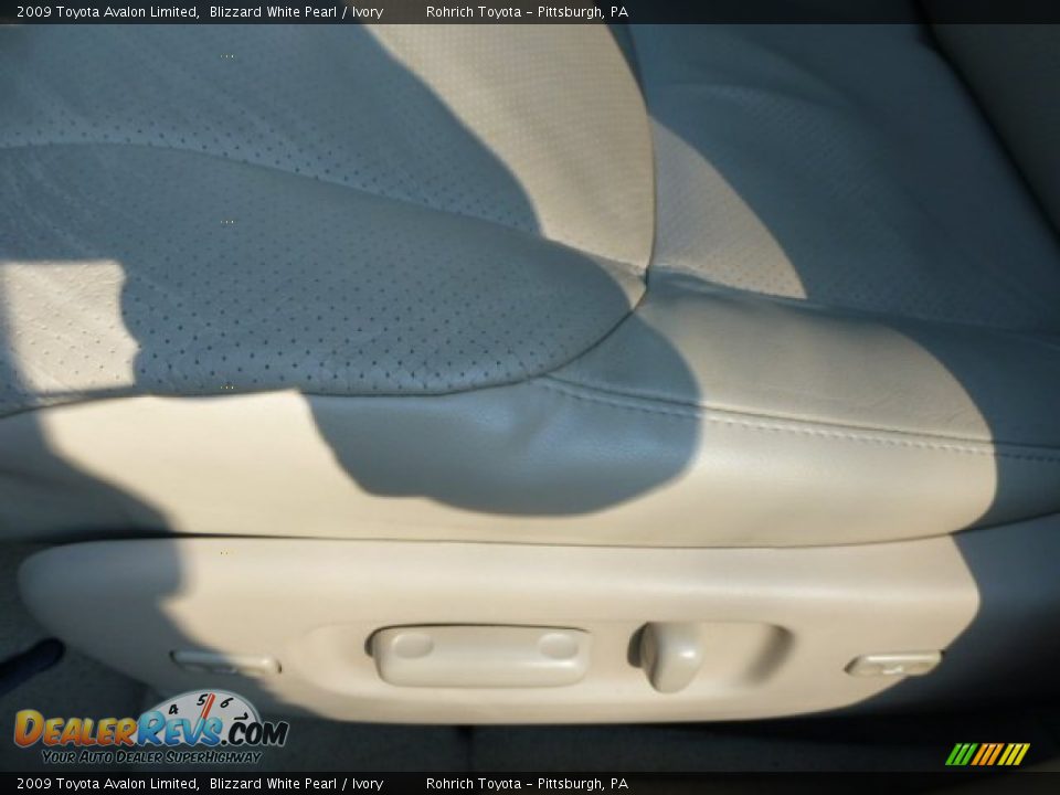 2009 Toyota Avalon Limited Blizzard White Pearl / Ivory Photo #16