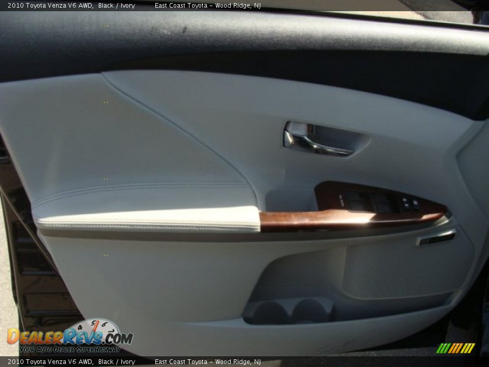 2010 Toyota Venza V6 AWD Black / Ivory Photo #6