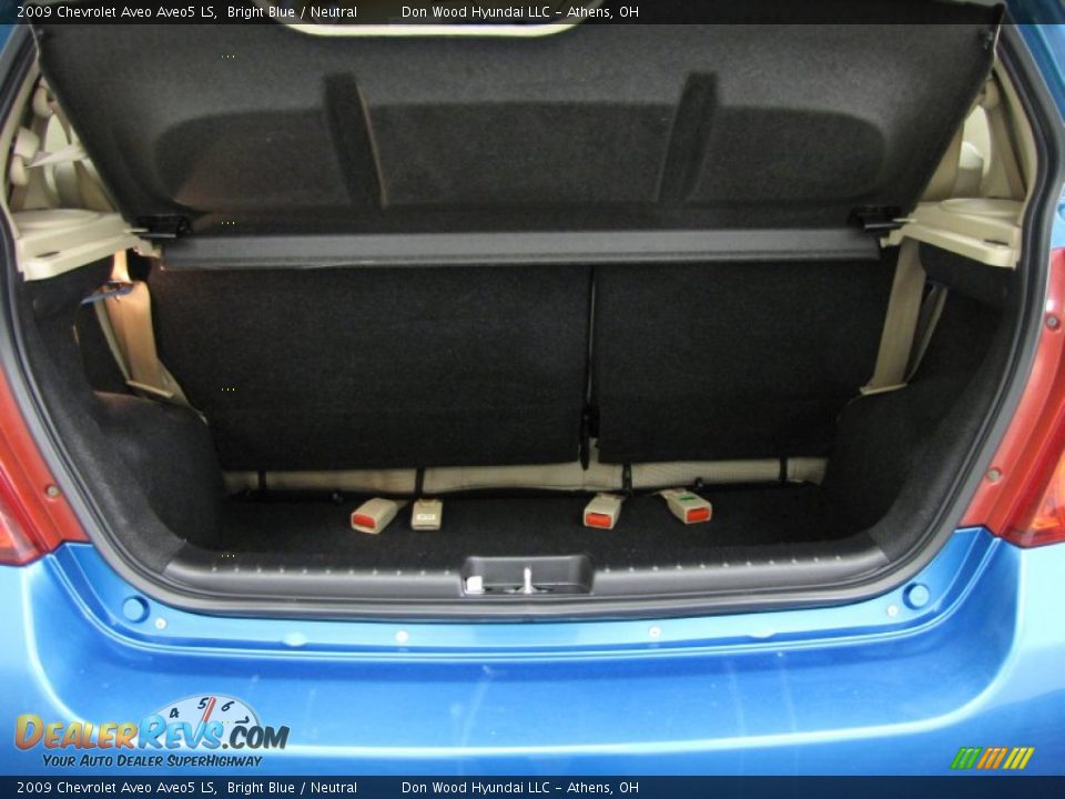 2009 Chevrolet Aveo Aveo5 LS Bright Blue / Neutral Photo #4