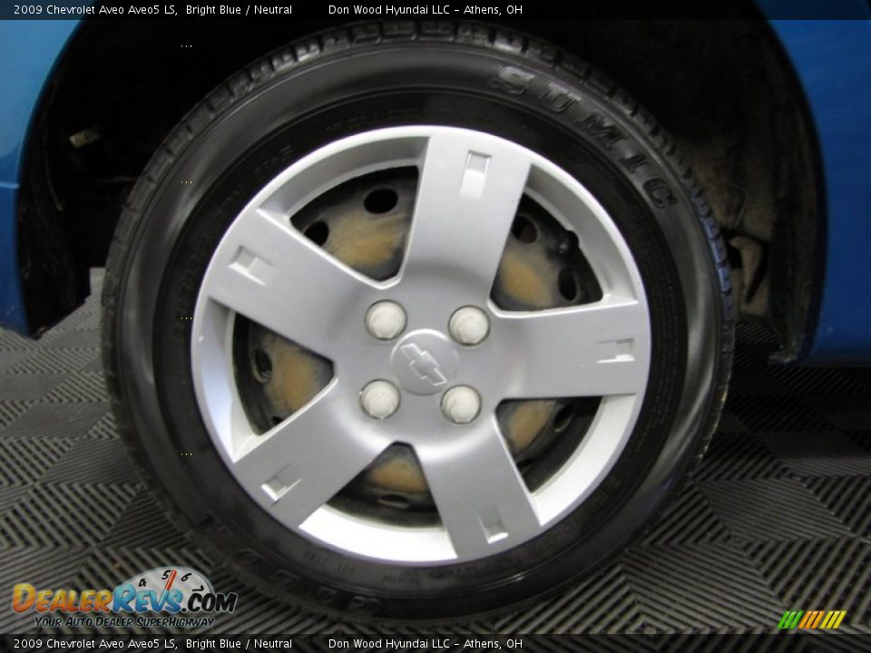 2009 Chevrolet Aveo Aveo5 LS Bright Blue / Neutral Photo #23