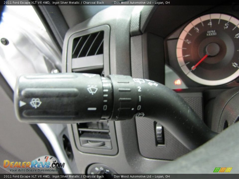 2011 Ford Escape XLT V6 4WD Ingot Silver Metallic / Charcoal Black Photo #18