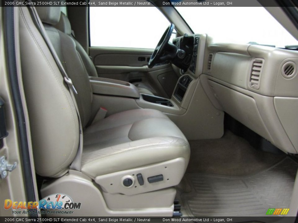 2006 GMC Sierra 2500HD SLT Extended Cab 4x4 Sand Beige Metallic / Neutral Photo #9