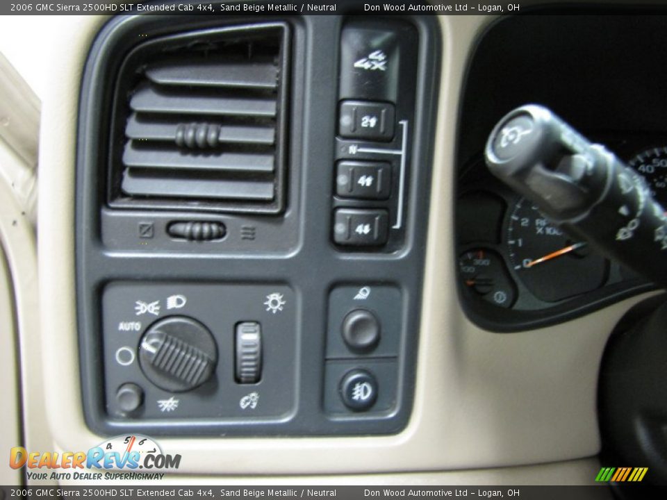 2006 GMC Sierra 2500HD SLT Extended Cab 4x4 Sand Beige Metallic / Neutral Photo #25
