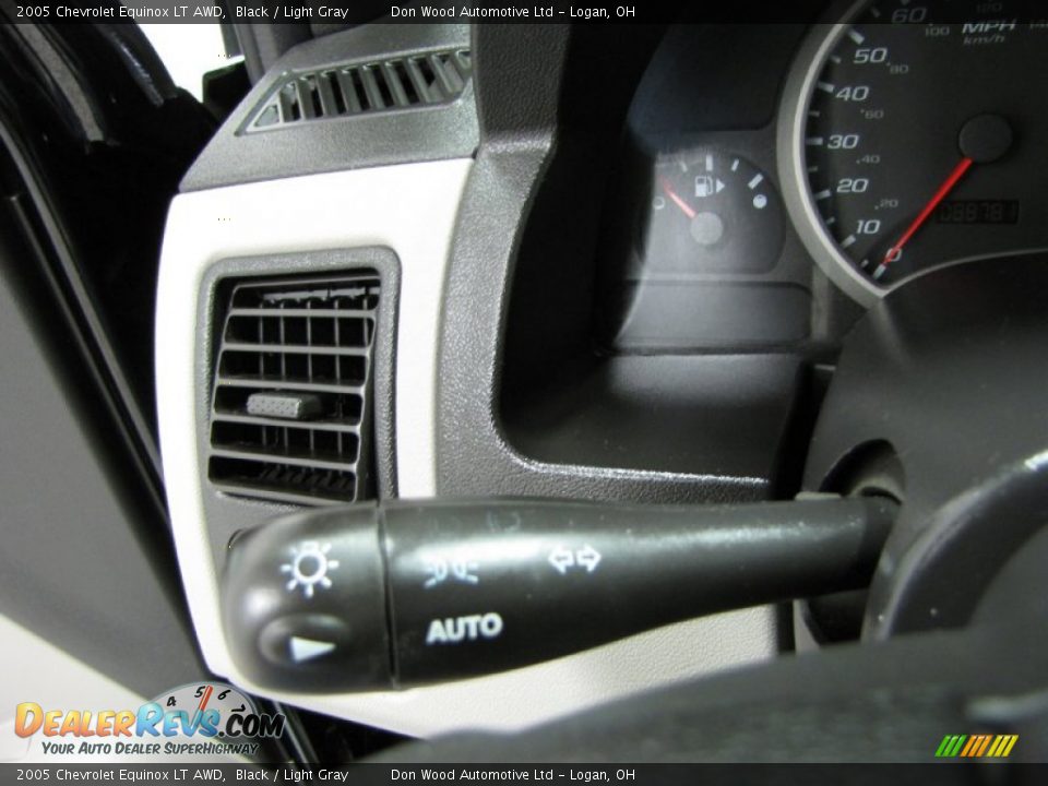 Controls of 2005 Chevrolet Equinox LT AWD Photo #16