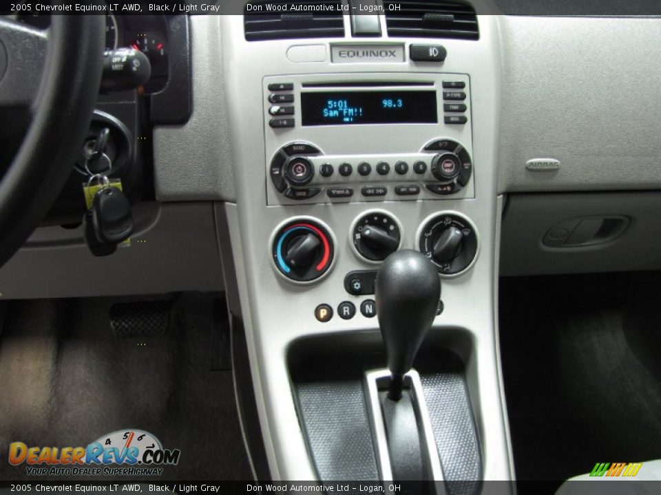 Controls of 2005 Chevrolet Equinox LT AWD Photo #21