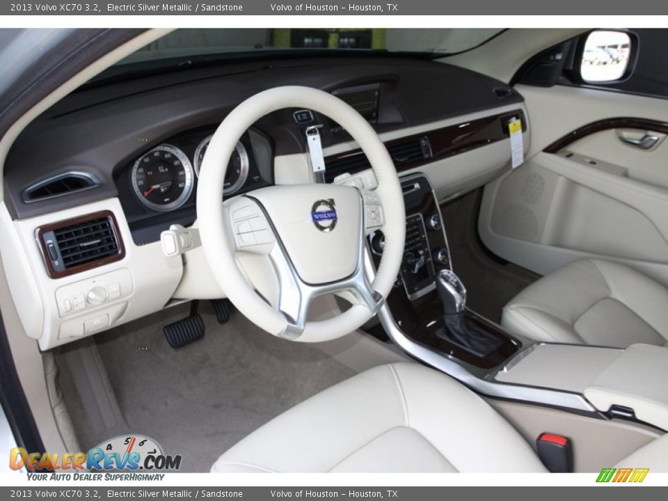 Dashboard of 2013 Volvo XC70 3.2 Photo #14