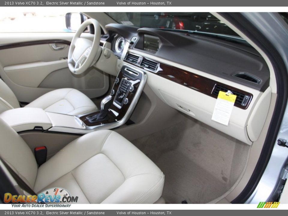 Dashboard of 2013 Volvo XC70 3.2 Photo #27