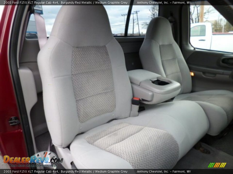 Front Seat of 2003 Ford F150 XLT Regular Cab 4x4 Photo #12