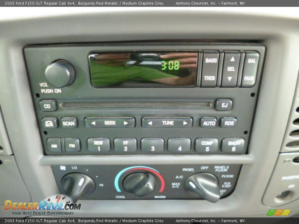 Controls of 2003 Ford F150 XLT Regular Cab 4x4 Photo #19