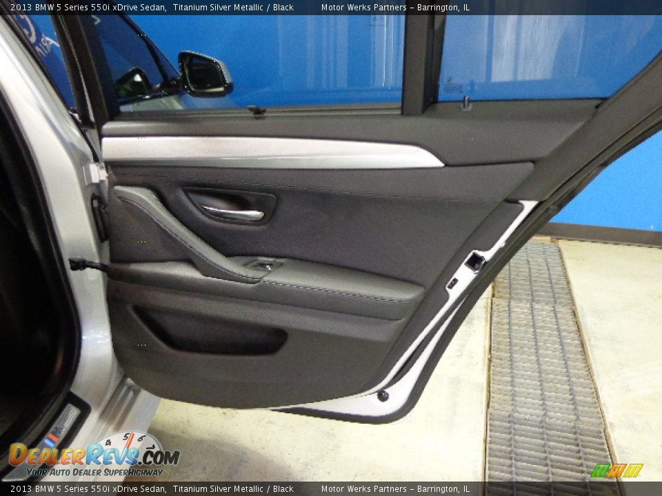 Door Panel of 2013 BMW 5 Series 550i xDrive Sedan Photo #27