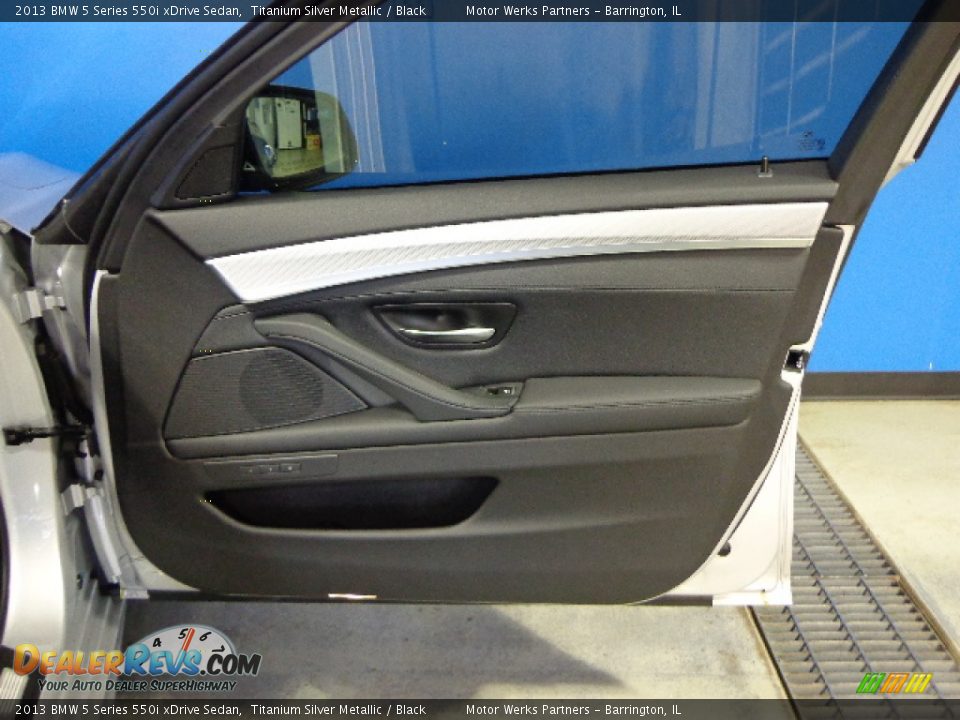 Door Panel of 2013 BMW 5 Series 550i xDrive Sedan Photo #28