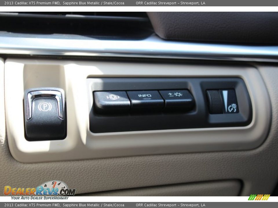 2013 Cadillac XTS Premium FWD Sapphire Blue Metallic / Shale/Cocoa Photo #30