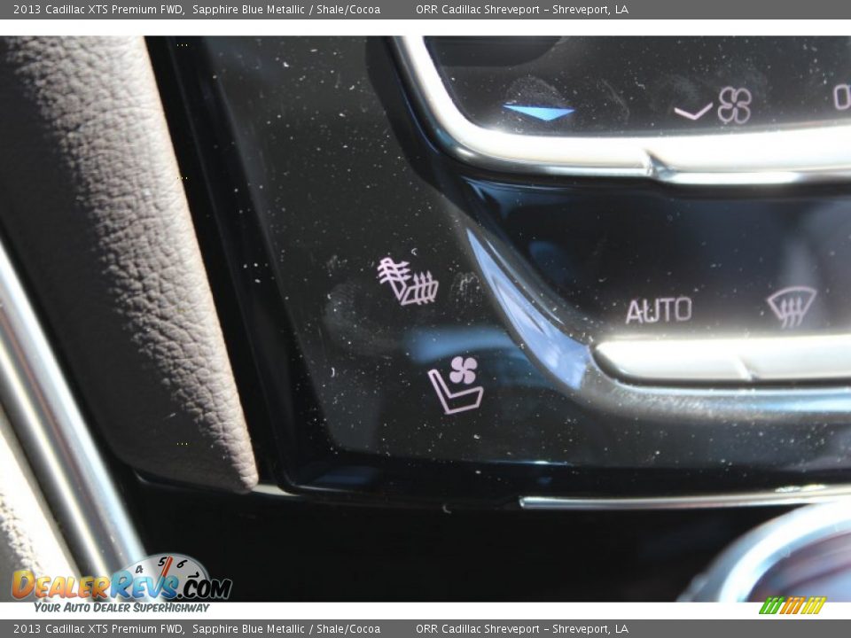 2013 Cadillac XTS Premium FWD Sapphire Blue Metallic / Shale/Cocoa Photo #31