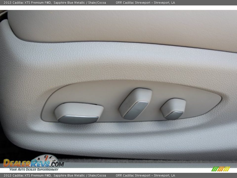 2013 Cadillac XTS Premium FWD Sapphire Blue Metallic / Shale/Cocoa Photo #35
