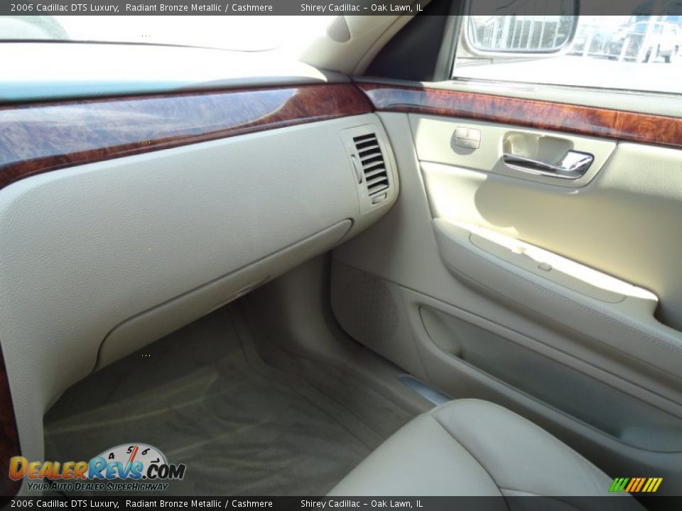 2006 Cadillac DTS Luxury Radiant Bronze Metallic / Cashmere Photo #19