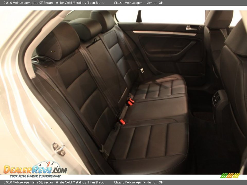 2010 Volkswagen Jetta SE Sedan White Gold Metallic / Titan Black Photo #11