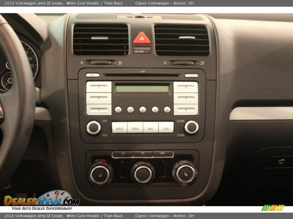 2010 Volkswagen Jetta SE Sedan White Gold Metallic / Titan Black Photo #14