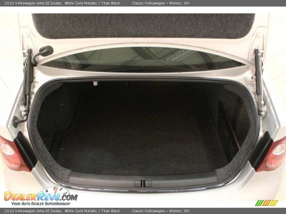 2010 Volkswagen Jetta SE Sedan White Gold Metallic / Titan Black Photo #16