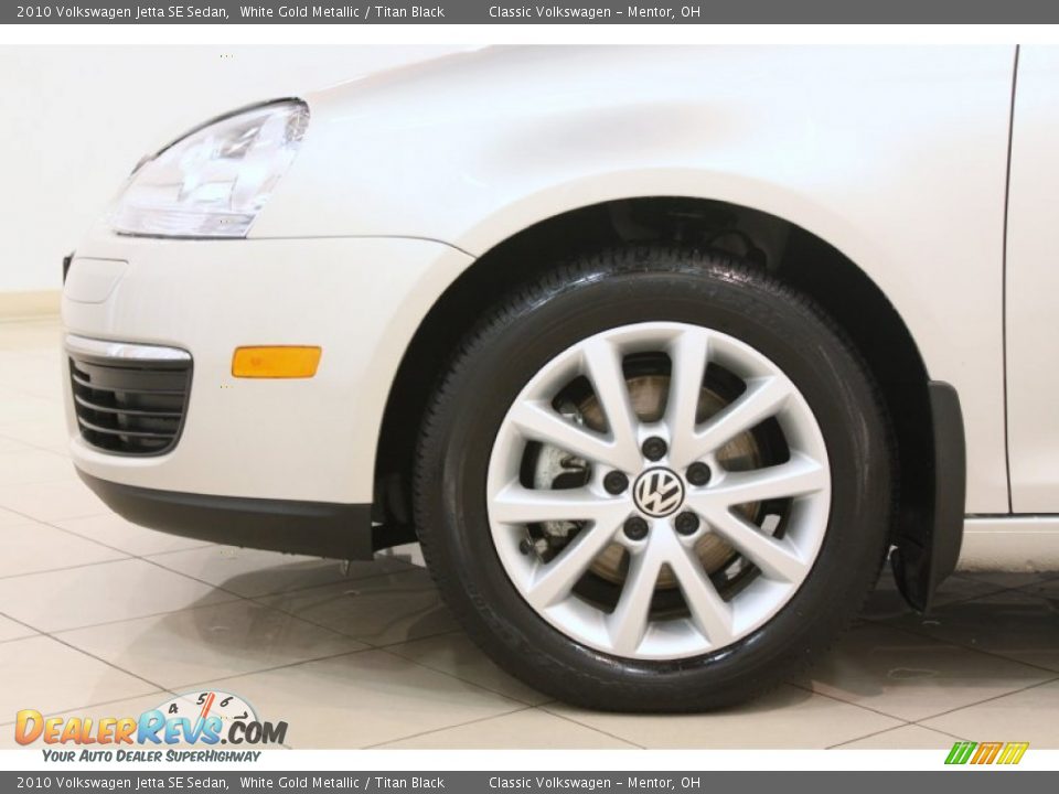 2010 Volkswagen Jetta SE Sedan White Gold Metallic / Titan Black Photo #18