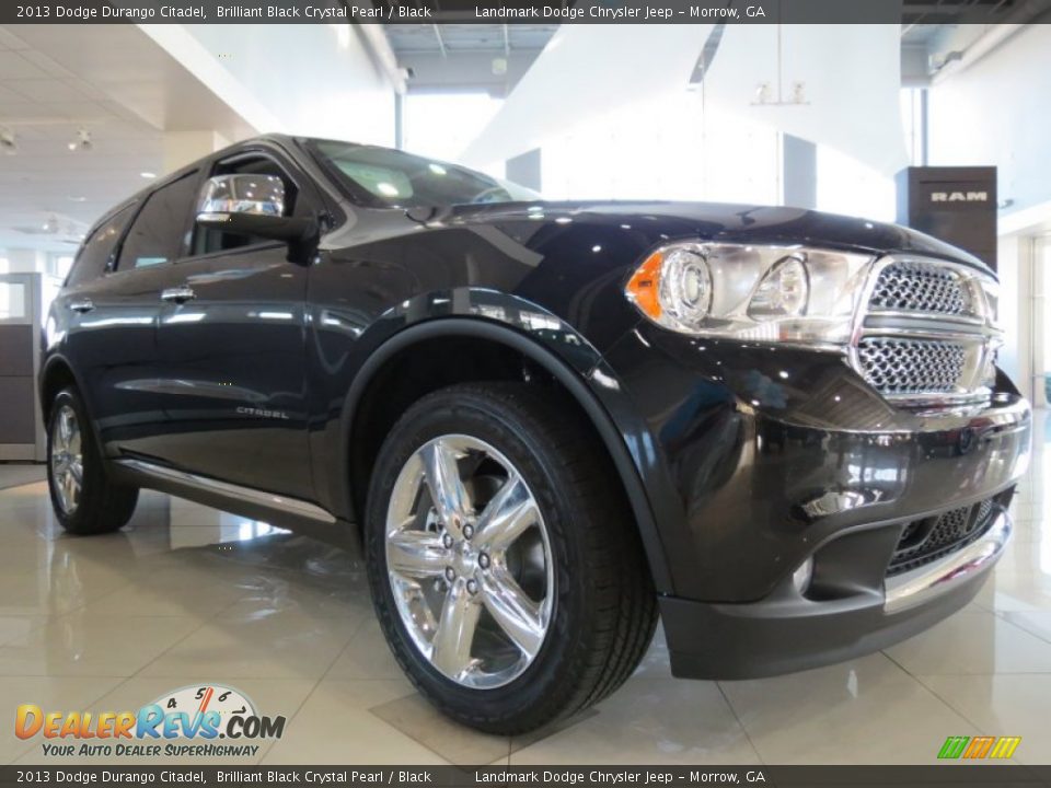 Front 3/4 View of 2013 Dodge Durango Citadel Photo #4