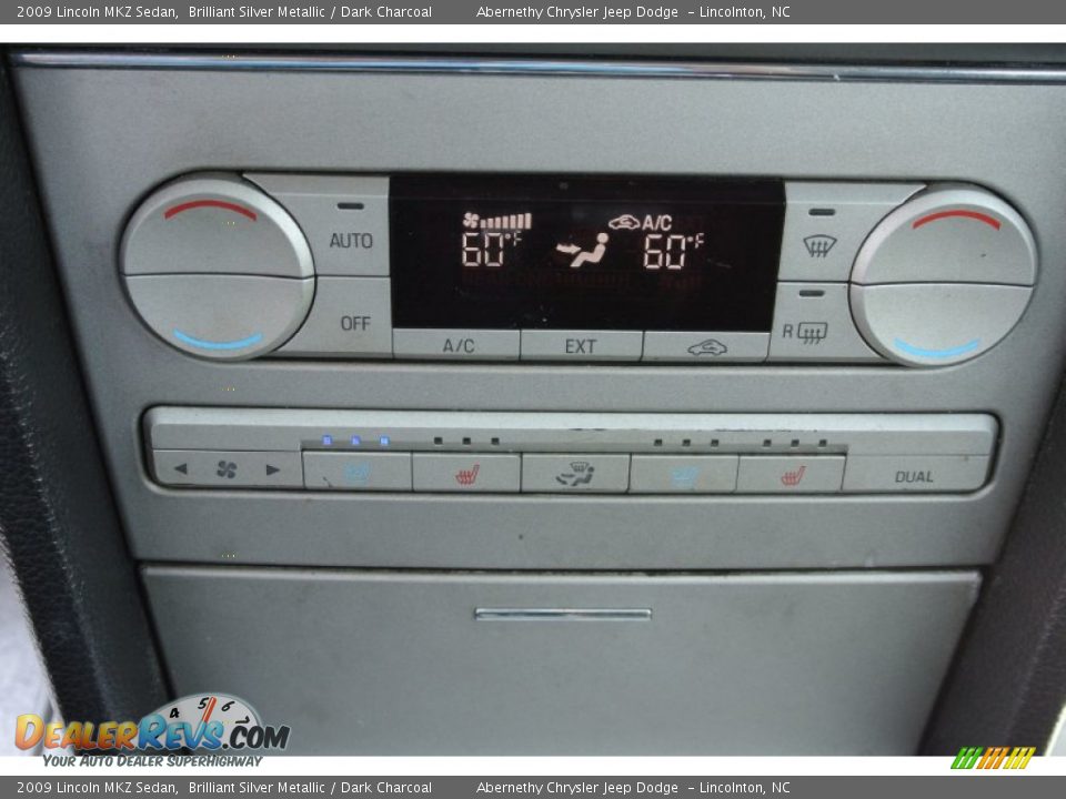 Controls of 2009 Lincoln MKZ Sedan Photo #12