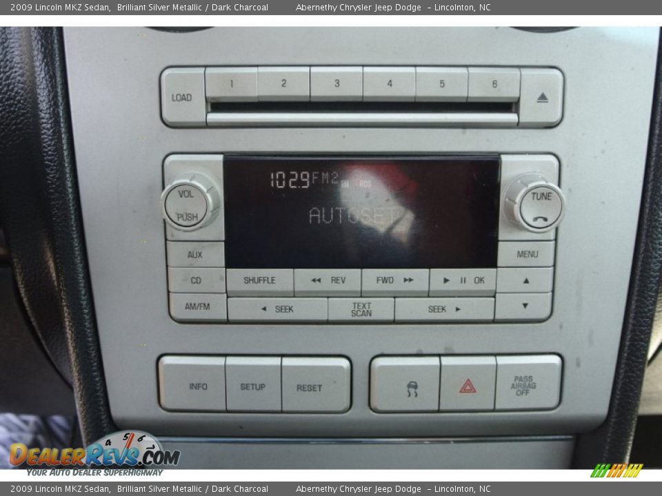 Controls of 2009 Lincoln MKZ Sedan Photo #13