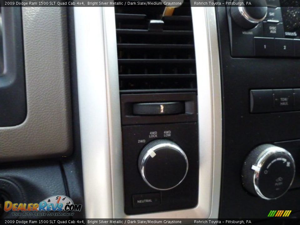 2009 Dodge Ram 1500 SLT Quad Cab 4x4 Bright Silver Metallic / Dark Slate/Medium Graystone Photo #17