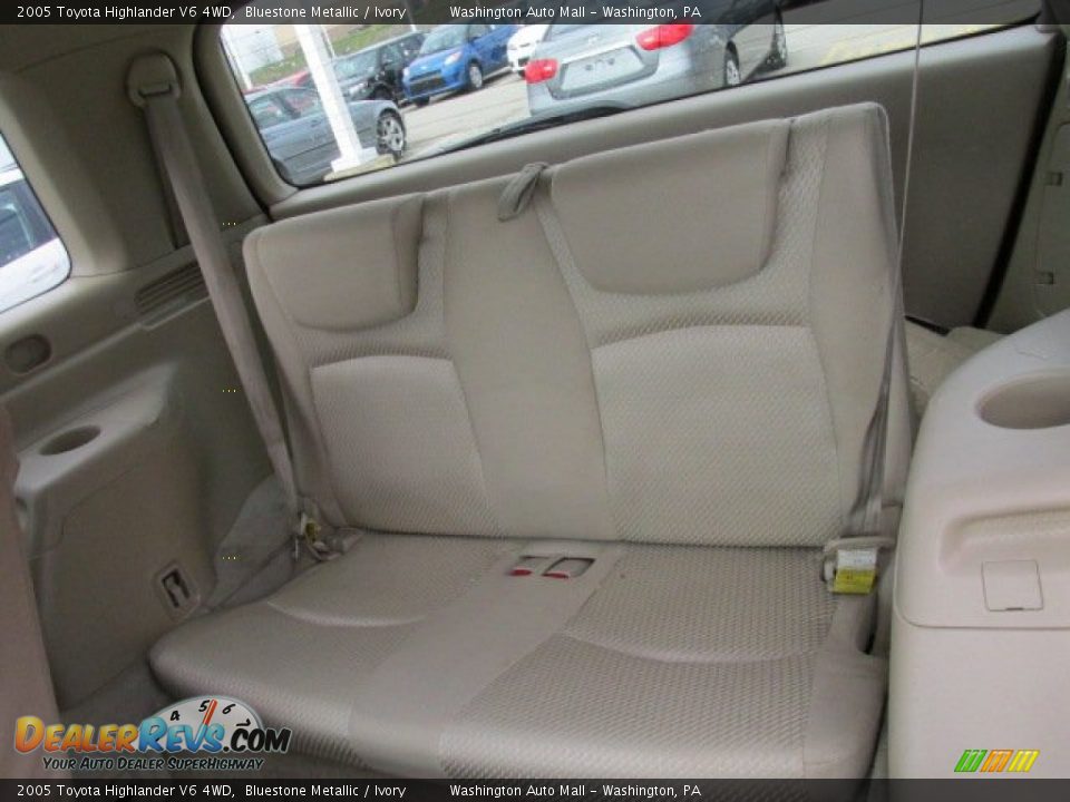 2005 Toyota Highlander V6 4WD Bluestone Metallic / Ivory Photo #17