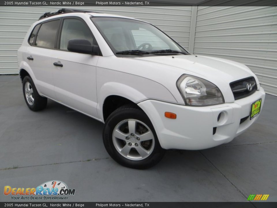 2005 Hyundai Tucson GL Nordic White / Beige Photo #2