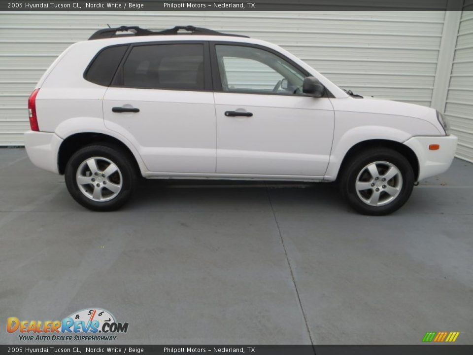 2005 Hyundai Tucson GL Nordic White / Beige Photo #3