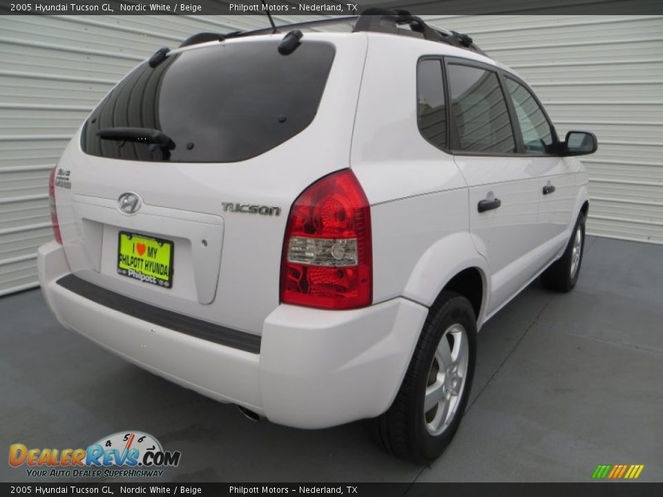 2005 Hyundai Tucson GL Nordic White / Beige Photo #4