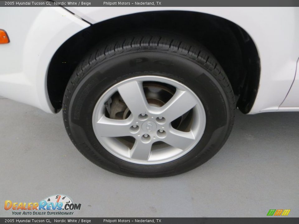 2005 Hyundai Tucson GL Wheel Photo #11