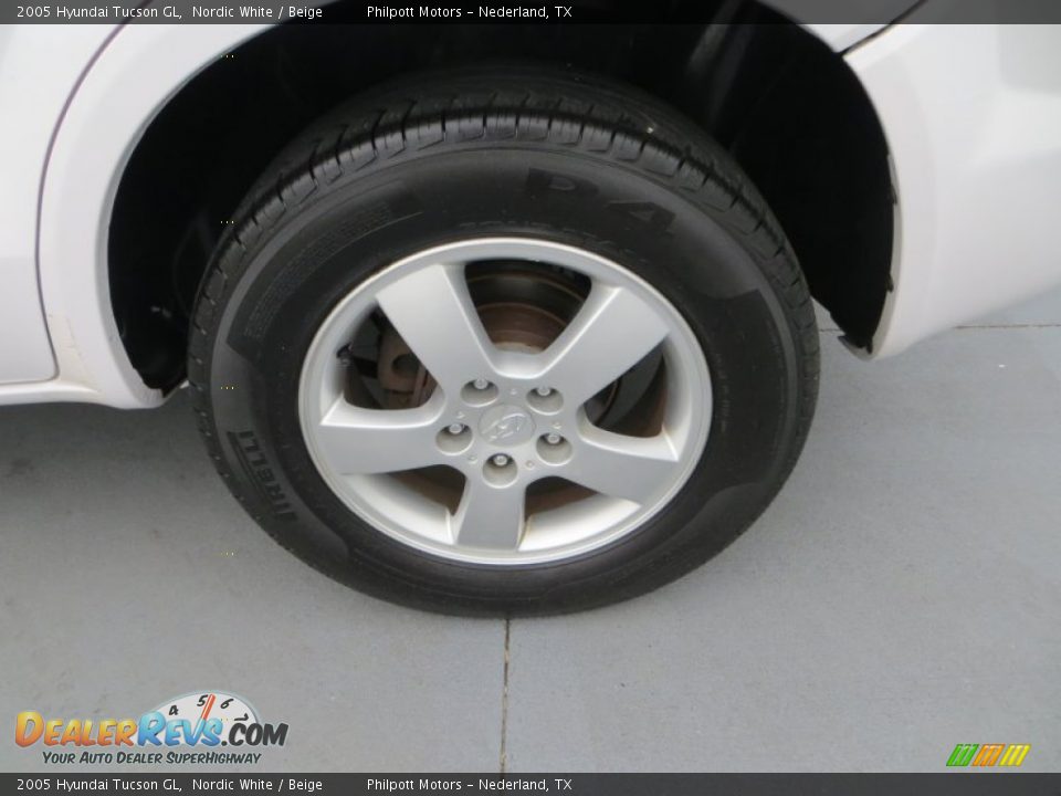 2005 Hyundai Tucson GL Nordic White / Beige Photo #12