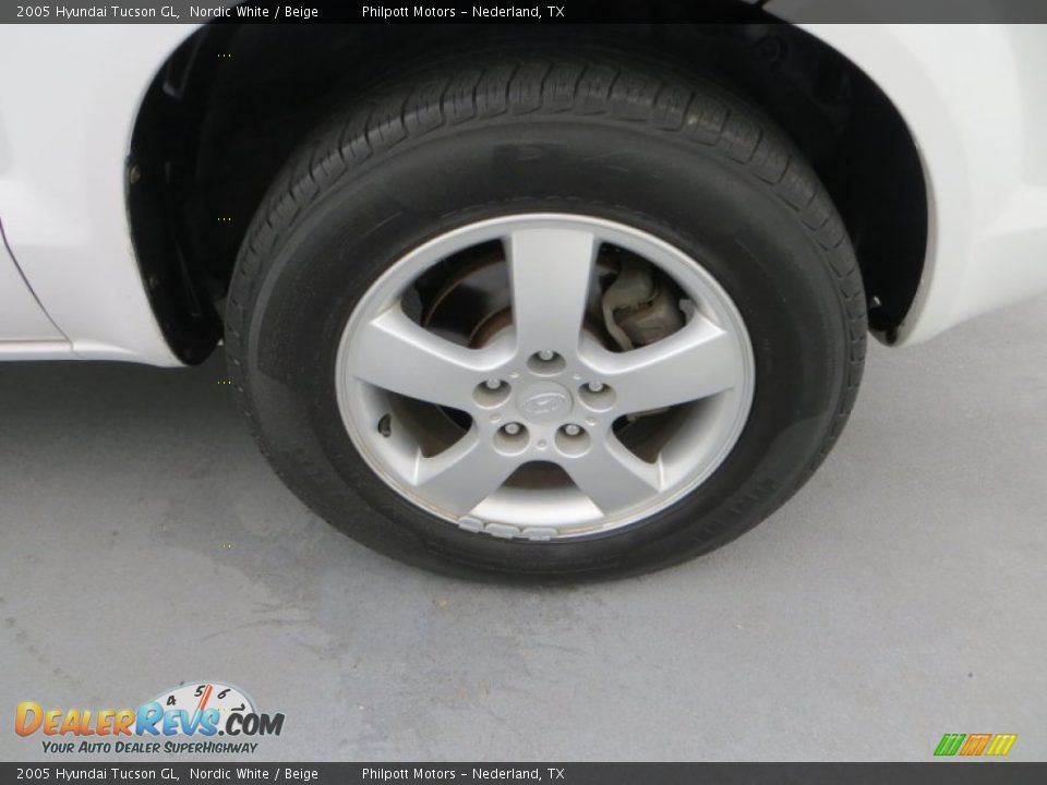 2005 Hyundai Tucson GL Nordic White / Beige Photo #14