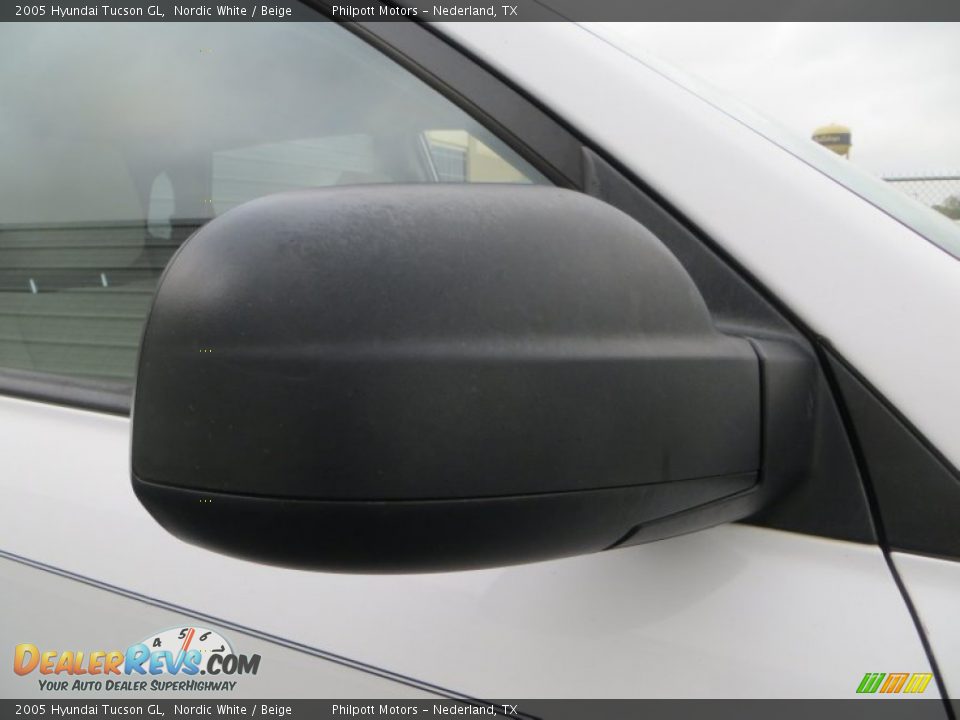 2005 Hyundai Tucson GL Nordic White / Beige Photo #15