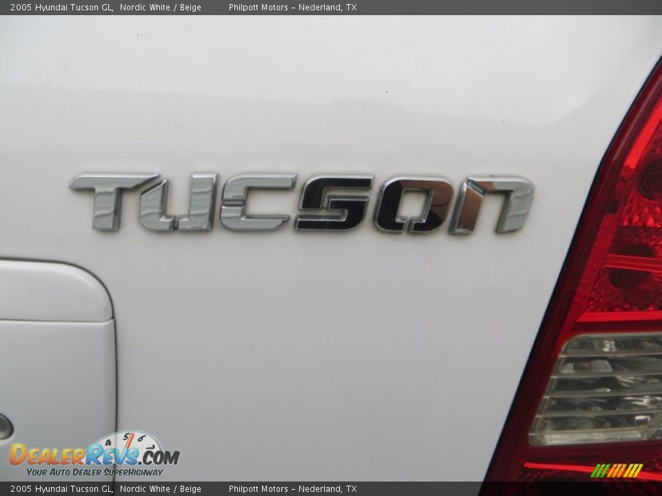 2005 Hyundai Tucson GL Nordic White / Beige Photo #17
