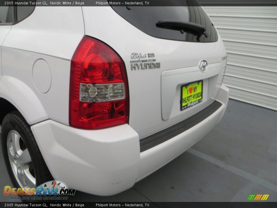 2005 Hyundai Tucson GL Nordic White / Beige Photo #19