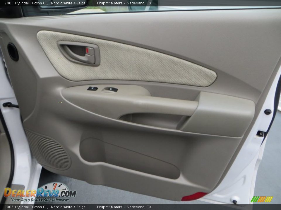 2005 Hyundai Tucson GL Nordic White / Beige Photo #21