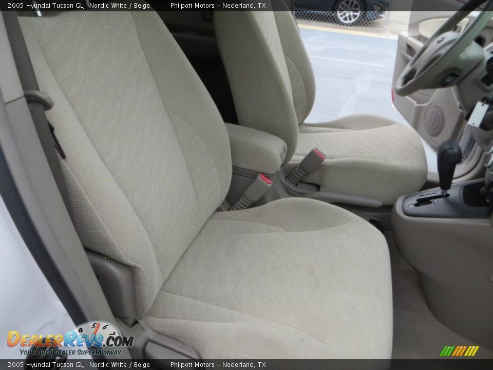 2005 Hyundai Tucson GL Nordic White / Beige Photo #23