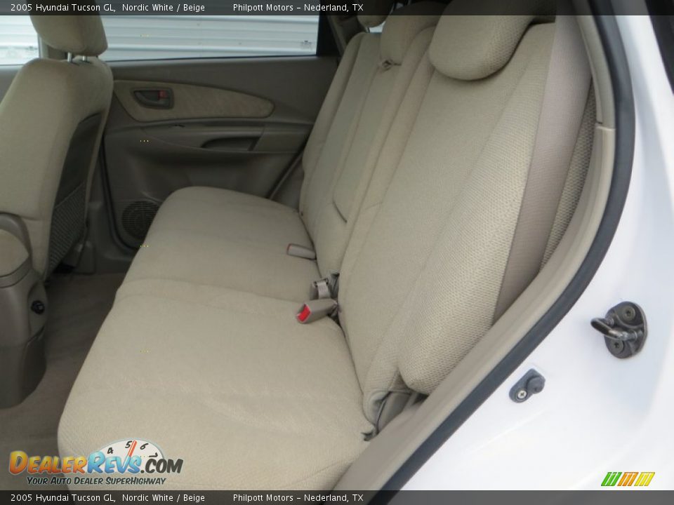 2005 Hyundai Tucson GL Nordic White / Beige Photo #28