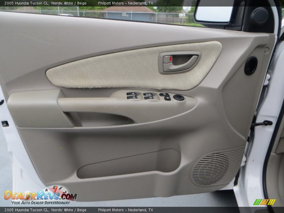 2005 Hyundai Tucson GL Nordic White / Beige Photo #29